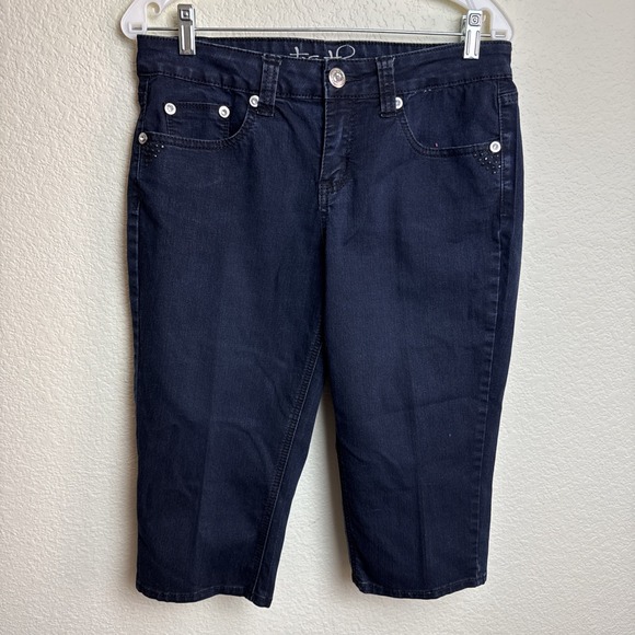 Truth Be Told Women's Jeans Size 10 Capri Embroidered Dark Wash Embellished - Picture 1 of 7
